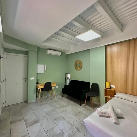 Lovely Studio Apartment مالقة المظهر الخارجي الصورة