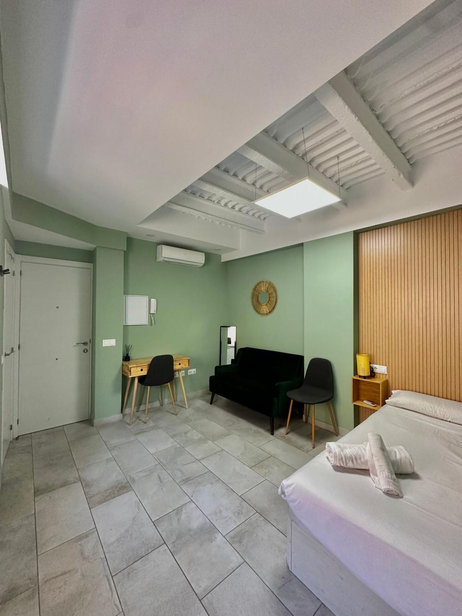 Lovely Studio Apartment مالقة المظهر الخارجي الصورة