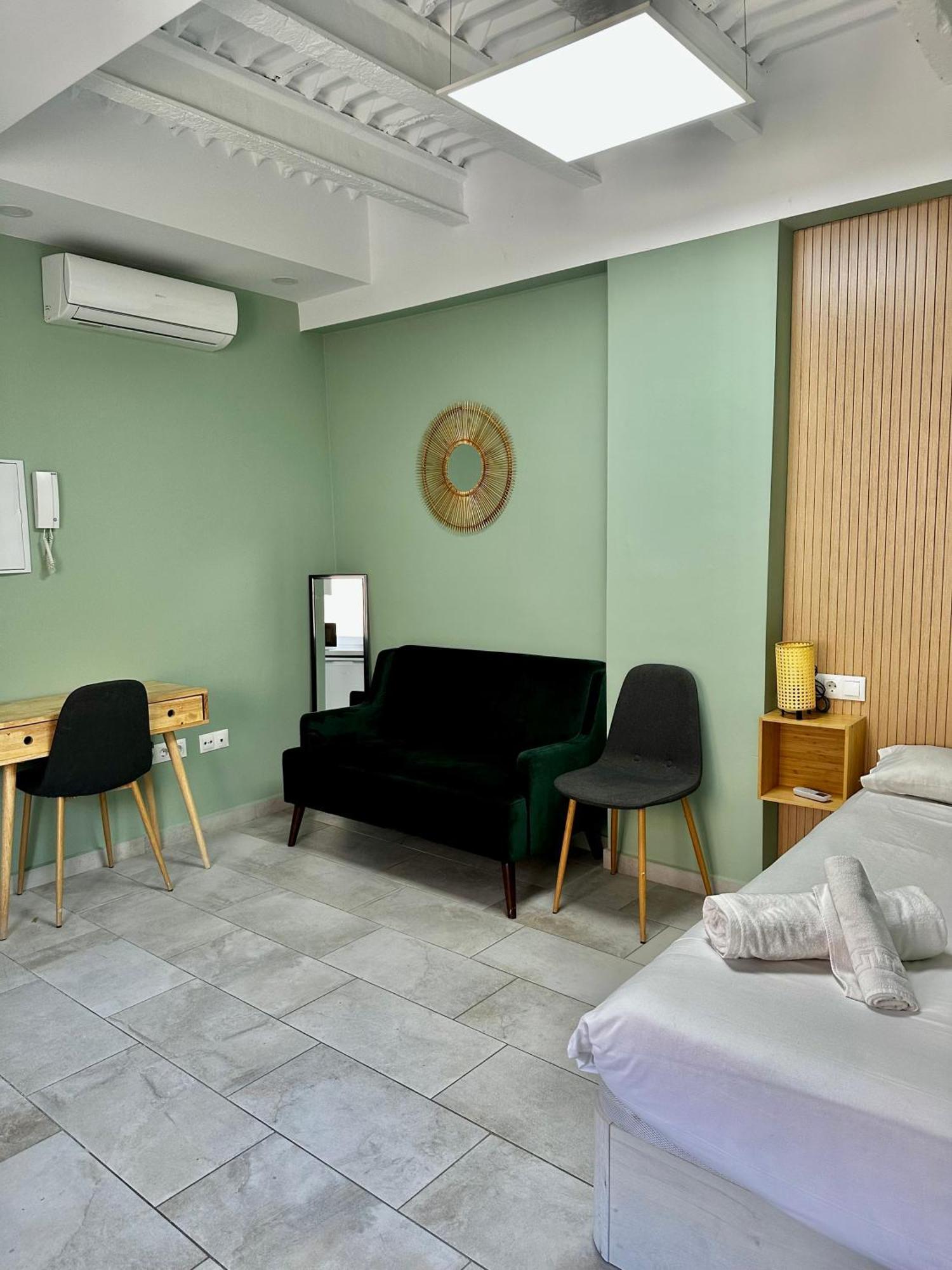 Lovely Studio Apartment مالقة المظهر الخارجي الصورة