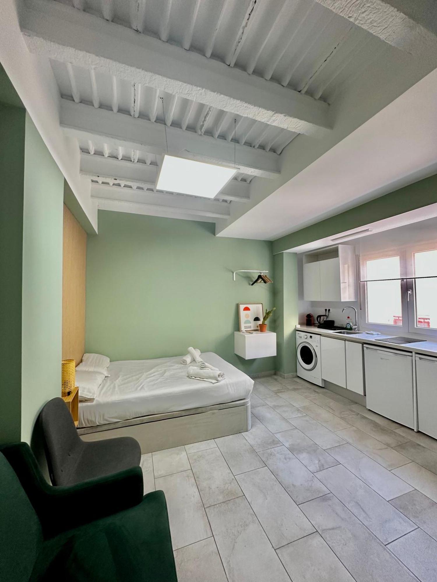 Lovely Studio Apartment مالقة المظهر الخارجي الصورة