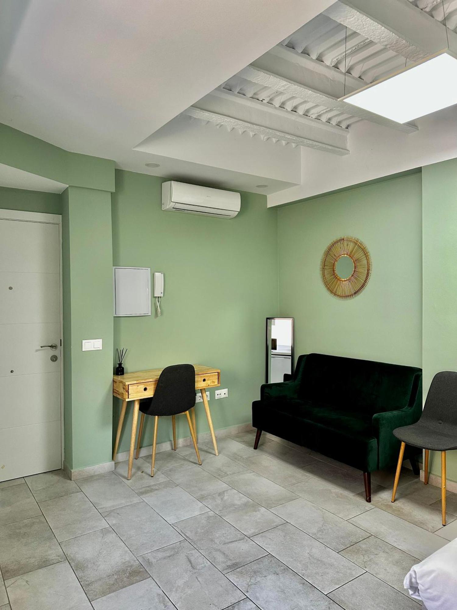Lovely Studio Apartment مالقة المظهر الخارجي الصورة